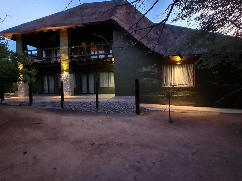 Croc Orvyll'S Kruger Lodge Marloth Park Zewnętrze zdjęcie